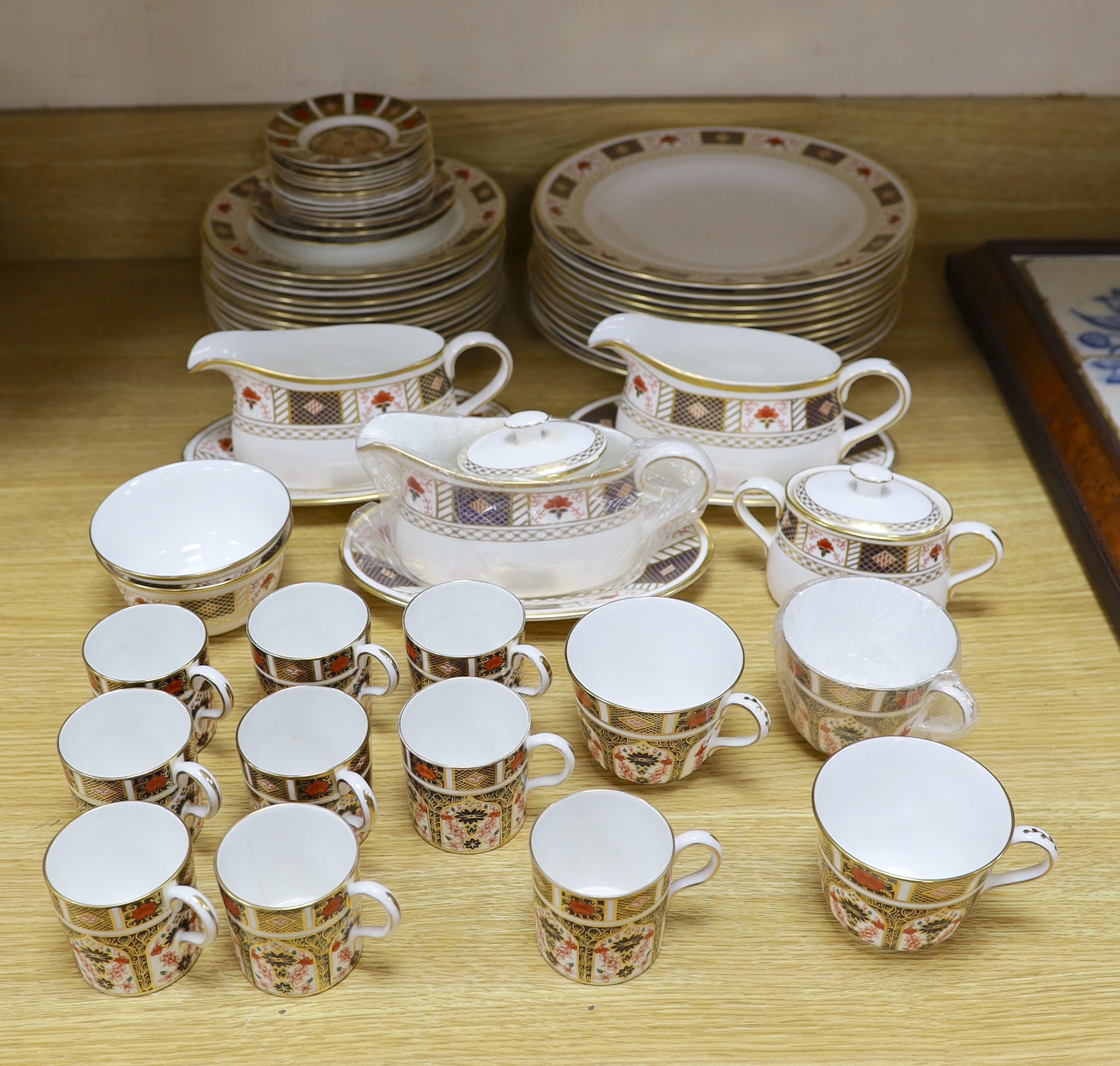 A Royal Crown Derby Imari pattern 1128 dinner and coffee service